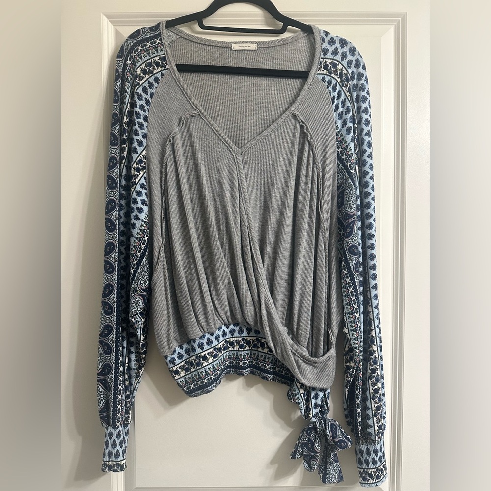 12 Pm By Mon Ami Gray and Blue Patterned Blouse